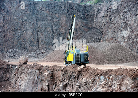 L'équipement de forage dans une mine à ciel ouvert. industrie minière. Banque D'Images