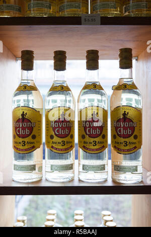 Cuba, province de Pinar del Rio, Pinar del Rio, faites-Cuba, le rhum Havana Club Banque D'Images