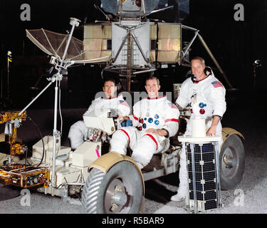(Mars 1971) --- Ces trois astronautes ont été nommés par la National Aeronautics and Space Administration (NASA) comme le premier des hommes de l'équipage de la mission Apollo 15 lunar landing. Ils sont, de gauche à droite, James B. Irwin, pilote du module lunaire ; David R. Scott, commandant, et Alfred M. Worden, pilote du module de commande. Banque D'Images