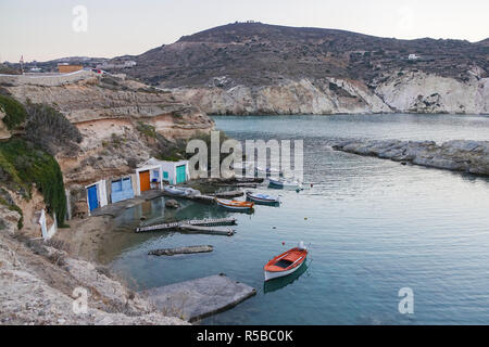 Le magnifique village de pêcheurs de Mandrakia à Milos Banque D'Images