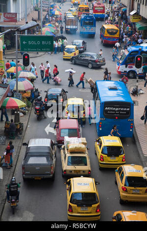 La Colombie, d'Antioquia, Medellin, la circulation du centre-ville Banque D'Images