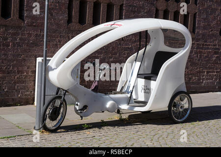 Cologne, Allemagne. Transport tricycle. Banque D'Images