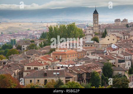 L'Espagne, Castilla y Leon Région, province de segovia, Ségovie, augmentation de la ville vue depuis l'Alcazar Banque D'Images