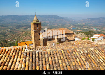 Clocher d'église et des toits, Segura de la Sierra, province de Jaén, Andalousie, Espagne Banque D'Images
