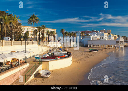 Espagne, Andalousie, Cadix Région Province, Cadix, Playa de la Caleta, coucher du soleil Banque D'Images