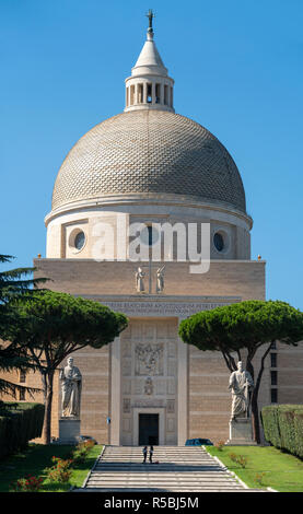 La Basilique de Saint Pierre et Paul dans le quartier Eur de Rome, en Italie. Banque D'Images