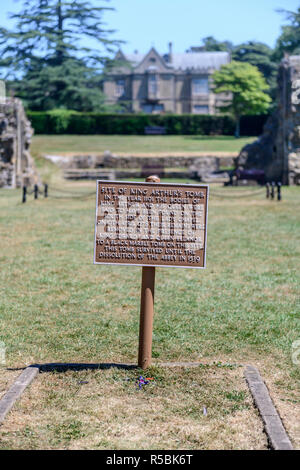 La supposée de repos pour le reste de la mythique roi Arthur. Abbaye de Glastonbury, Somerset, Angleterre. Banque D'Images