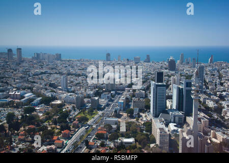 Israël, Tel Aviv, augmentation de la vue sur la ville à partir de la plate-forme d'observation au sommet d'Azrieli Center Banque D'Images