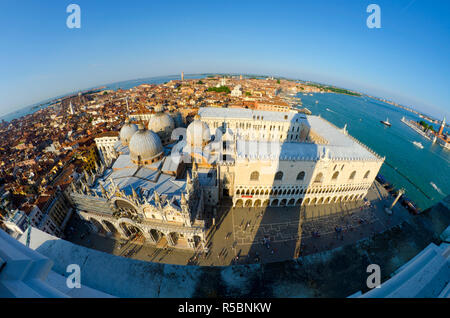 Italie, Vénétie, Venise, Palais des Doges du Campanile Banque D'Images