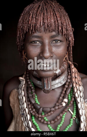 Portrait de femme Hamer, Dimeka, vallée de l'Omo Banque D'Images