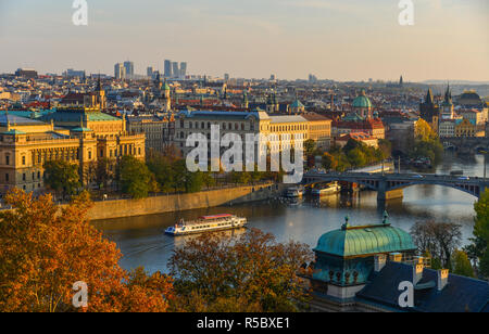 Prague, République tchèque - Oct 26, 2018. Vue aérienne de Prague, Tchéquie. Prague est la 14e plus grande ville de l'Europe et la capitale historique de la Bohême. Banque D'Images