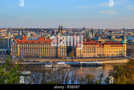 Prague, République tchèque - Oct 26, 2018. Vue aérienne de Prague, Tchéquie. Prague est la 14e plus grande ville de l'Europe et la capitale historique de la Bohême. Banque D'Images