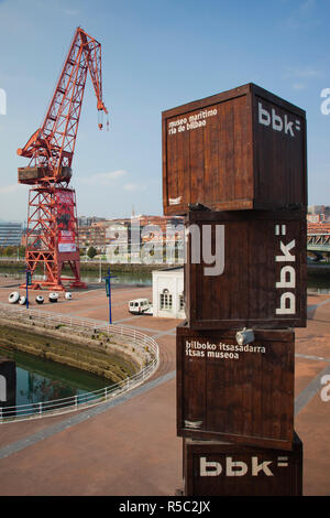 Espagne, Pays basque Région, province de Biscaye, Bilbao, Museo Maritimo Ria de Bilbao, musée maritime, grue de chargement Banque D'Images