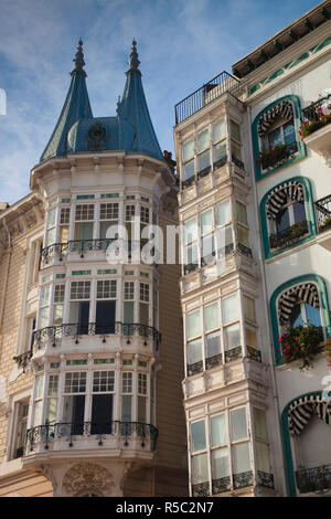 L'Espagne, Cantabria, Cantabria Région Province, Castro-Urdiales, bâtiments Harbourfront Banque D'Images