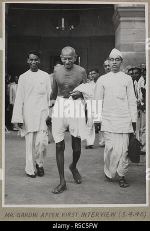 M. Gandhi après la première entrevue [à New Delhi]. Joyce Collection : Cabnet Mission en Inde - 1946 - volume II. L'Inde 3 avril 1946. Source : Photo 134/1(32). Auteur : Bureau international d'information de presse. Banque D'Images