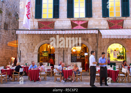 Stradun, Restaurant, Dubrovnik, Dalmatie, Croatie Banque D'Images