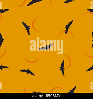 Les animaux sauvages sans les chauves-souris modèle silhouette noire battant, crescent sur ciel de nuit. Drawn cartoon Halloween imprimer avec le vol et la lune vampire spooky Banque D'Images