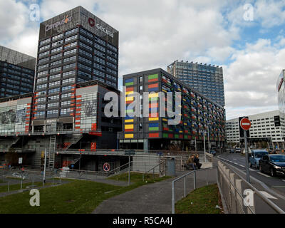 LILLE FRANCE - IMMEUBLES MODERNES DANS LE DOMAINE DE LA GARE DE LILLE FLANDRES - LILLE - Transports Urbanisme moderne - COULEUR CLAIRE - BUS © F.BEAUMONT Banque D'Images