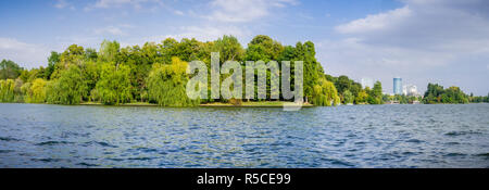 Paysage dans le parc Herastrau dans la partie nord de la ville, Bucarest, Roumanie Banque D'Images