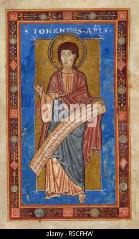 Portrait miniature d'un comité permanent, John holding a faire défiler, contre un fond bleu et or. Lectionnaire ('le Lectionnaire Siegburg') (s. 4V-77) ; avec la politique commune de Saints (ff. 77-87V), les directions et les leçons de la masse (ff. 87v-93v) ; diverses lectures. Allemagne, W. (Siegburg) ; 2e quart du 12e siècle. Source : Harley 2889, f.3. Langue : le latin. Banque D'Images