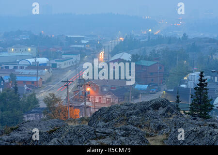 Vieille ville de Yellowknife, du monument du pilote, Yellowknife, Territoires du Nord-Ouest, Canada, Banque D'Images