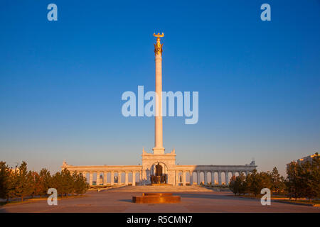 Le Kazakhstan, Astana, KazakYeli (monument) Pays Kazakh Banque D'Images