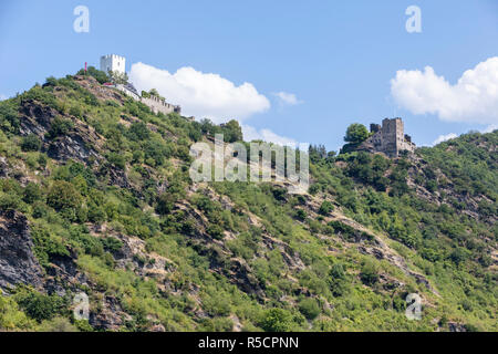 La vallée du Rhin, en Allemagne. A gauche, le château de Sterrenberg Liebenstein château sur la droite.. Banque D'Images