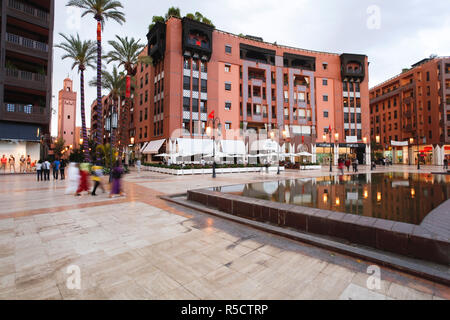 Nouveau centre commercial et des appartements dans le domaine de riches Gueliz à Marrakech, Maroc, Afrique du Nord Banque D'Images