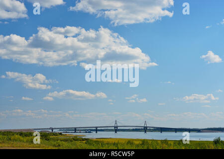 Les Deh Cho pont sur le fleuve MacKenzie, Fort Providence, Territoires du Nord-Ouest, Canada Banque D'Images