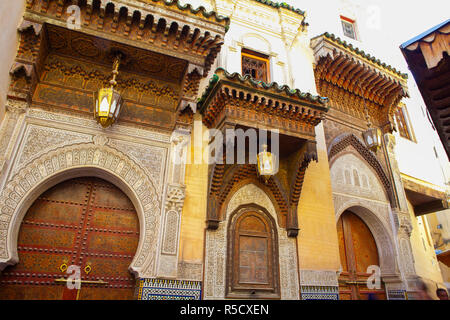 Ornate Building, Sidi Ahmed Tijani Mosquée, la Medina, Fes, Maroc Banque D'Images