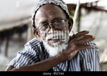 Les Maldives, Medhufushi Island, Portrait d'un homme âgé Banque D'Images