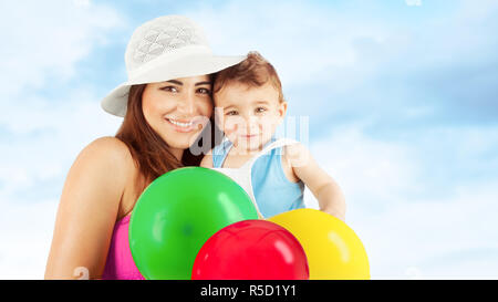 Happy mother with baby Banque D'Images