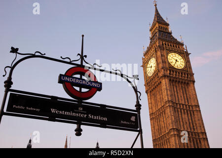 L'Angleterre, Londres, Palais de Westminster, Big Ben et l'Underground Sign Banque D'Images
