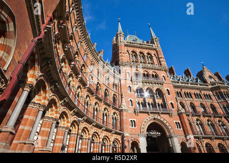 L'Angleterre, Londres, St Pancras, façade de Marriot St.Pancras Renaissance Hotel Banque D'Images