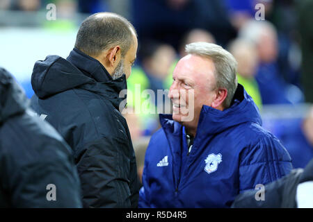 Cardiff, Wales, UK. 30Th Nov 2018. Neil Warnock manager de Cardiff City et Nuno Espirito Santo manager de loups au cours de la Premier League match entre Wolverhampton Wanderers et Cardiff City Cardiff City au Stadium, Cardiff, Pays de Galles le 30 novembre 2018. Photo par Dave Peters. Usage éditorial uniquement, licence requise pour un usage commercial. Aucune utilisation de pari, de jeux ou d'un seul club/ligue/dvd publications. Credit : UK Sports Photos Ltd/Alamy Live News Banque D'Images