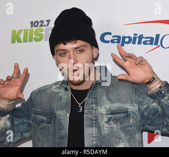 Inglewood, Californie, USA, le 30 novembre 2018. Bazzi s'occupe 102,7 RADIO KIIS FM's Jingle Ball 2018 présentée par Capital One au Forum le 30 novembre 2018 à Inglewood, Californie. Photo : imageSPACE/MediaPunch MediaPunch Crédit : Inc/Alamy Live News Banque D'Images