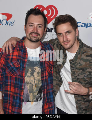 Inglewood, Californie, USA, le 30 novembre 2018. Dustin Belt (L) et Kendall Schmidt de Heffron dur assiste à 102.7 KIIS FM's Jingle Ball 2018 présentée par Capital One au Forum le 30 novembre 2018 à Inglewood, Californie. Photo : imageSPACE/MediaPunch MediaPunch Crédit : Inc/Alamy Live News Banque D'Images