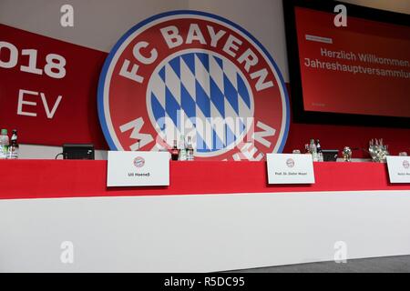 Munich, Allemagne. 30Th Nov, 2018. firo : 30.11.2018, Football, 1.Bundesliga, la saison 2018/2019 de l'AGA 2018, FC Bayern Munich, Munich, Munich, Munich, FC Bayern Munich, général, fonction, déposant, AGA, l'utilisation de crédit dans le monde entier | Buhne : dpa/Alamy Live News Banque D'Images