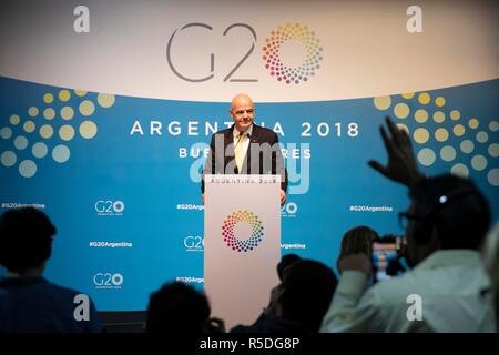 Buenos Aires, Argentine. 1er décembre 2018. Le Président de la FIFA, Gianni Infantino attend pour répondre aux questions des médias lors d'une conférence de presse au sommet du G20 à Buenos Aires, Argentine, le 1 décembre 2018. Crédit : Li Ming/Xinhua/Alamy Live News Banque D'Images