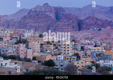 La Jordanie, Petra-Wadi Tayyibeh, Musa, aperçu ville Banque D'Images