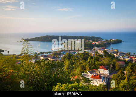 Des Vue sur Port Antonio & l'île Navy, Portland Parish, Jamaïque, Caraïbes Banque D'Images