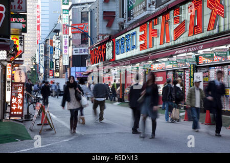 Magasin d'électronique à Shinjuku, Tokyo, Japon Banque D'Images