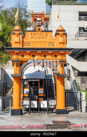 L'entrée voûtée de Vol des Anges. Le Vol des Anges est un funiculaire à voie étroite dans le Bunker Hill de centre-ville de Los Angeles. Banque D'Images