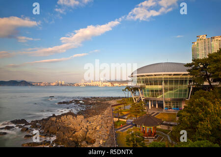 Gyeongsangnam-do, Corée, Busan, Haeundae, parc de Dongbaek, Nurimaru, maison de l'Apec, qui a servi comme un centre de conférence pour la réunion de l'APEC en 2005 Banque D'Images