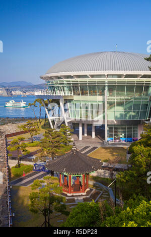 Gyeongsangnam-do, Corée, Busan, Haeundae, parc de Dongbaek, Nurimaru, maison de l'Apec, qui a servi comme un centre de conférence pour la réunion de l'APEC en 2005 Banque D'Images