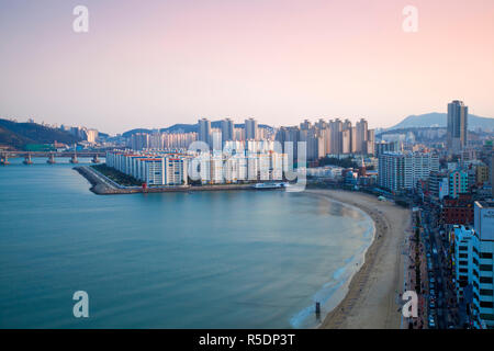 Gyeongsangnam-do, Corée, Busan, Gwangan - plage Gwangalli, vue de la plage de Gwangalli Gwangan - Banque D'Images