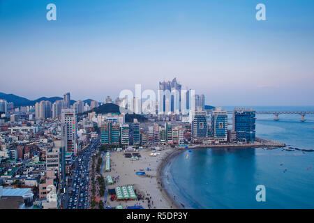 Gyeongsangnam-do, Corée, Busan, Gwangan - plage Gwangalli, Ariel voir d'Eobang Gwangalli beach Festival sur Gwangan, à droite est, pont Gwangan - Pont de Diamants Banque D'Images