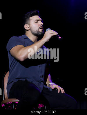 La Voix de l'Australie 2016 vainqueur Alfie Arcuri vu l'exécution à l'Herne Workers Club à Sydney Banque D'Images