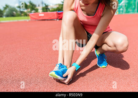 Femme souffrent de douleur sur seul formulaire Banque D'Images