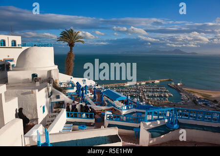 La Tunisie, Sidi Bou Saïd, vue vers Sidi Chabaane Cafe Banque D'Images